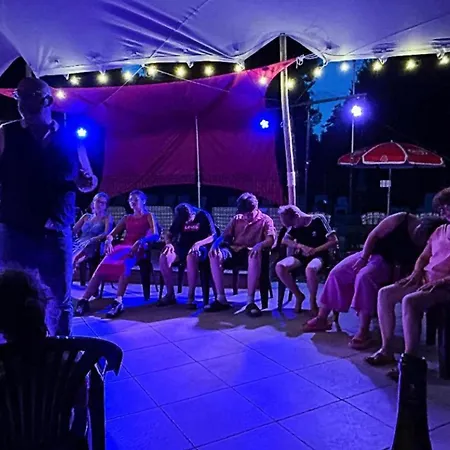 Campingplatz Mobil-home Spacieux Avec Terrasse - 6 Personnes - Api-1-52-1216