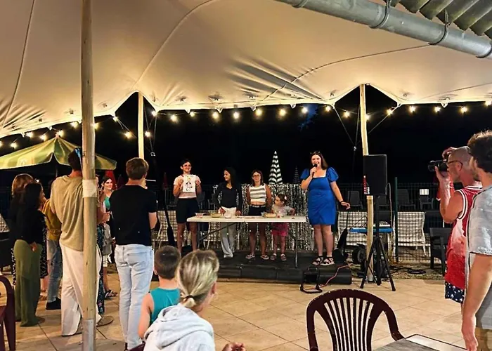 Mobil-home Spacieux Avec Terrasse - 6 Personnes - Api-1-52-1216 * Concourson-sur-Layon