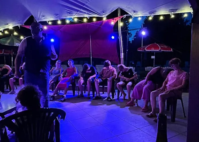 Campingplatz Mobil-home Spacieux Avec Terrasse - 6 Personnes - Api-1-52-1216