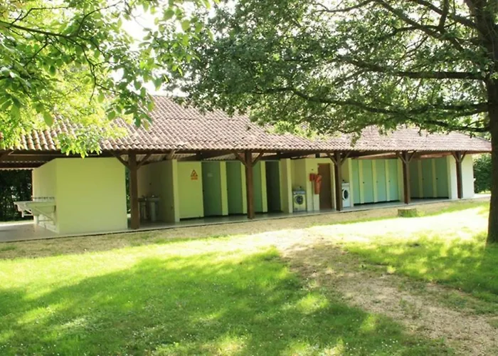 Mobil-home Spacieux Avec Terrasse - 6 Personnes - Api-1-52-1216 * Concourson-sur-Layon